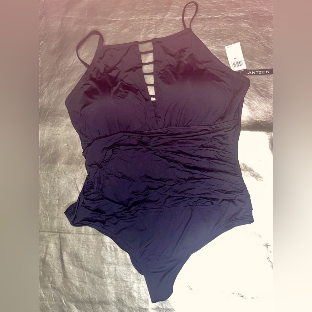 NWT- Jantzen Women’s One Piece Swimsuit - Black 22W